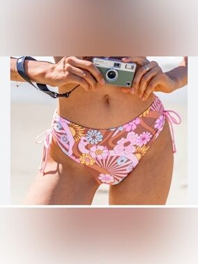 Cupshe • NWT floral bottoms bikini swimsuit